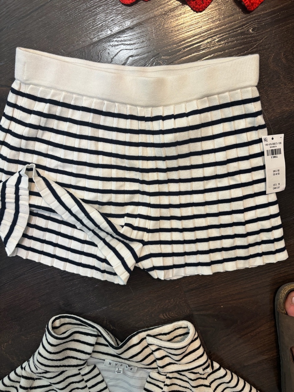 Abercrombie & Fitch Cream and Navy Pleated Sweater Shorts NWT